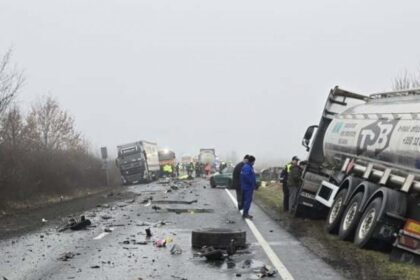 Ilie Bolojan isi prezinta condoleantele familiilor celor sapte tineri din Grecia care si au pierdut viata in