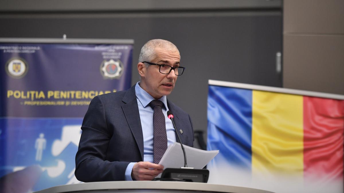 Marinescu anunta achizitia a 6000 de bratari electronice pentru detinutii care beneficiaza de permisii
