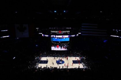 Meciul din NBA a fost amanat dupa ce o persoana a fost impuscata de agentii ICE in Minneapolis