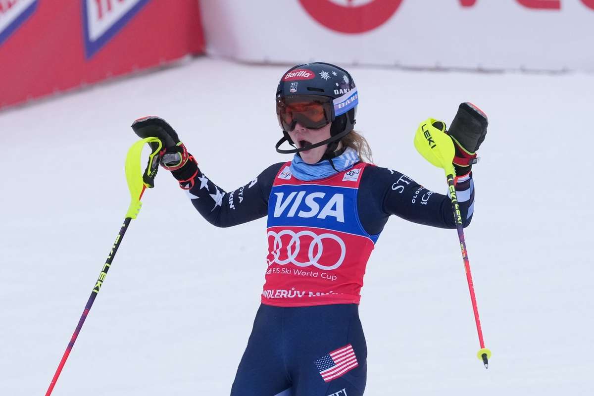 este de neoprit mikaela shiffrin castiga pentru a noua oara titlul de slalom in cupa mondiala