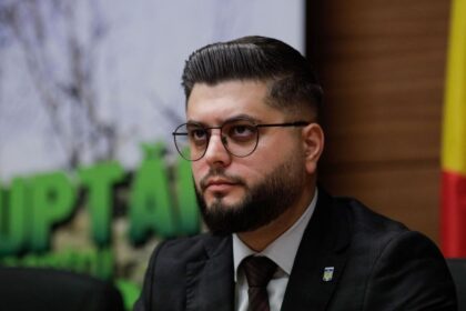 Adrian Cocos care a preluat attributiile lui Negoita deranjat de articolele despre nota obtinuta la bacalaureat