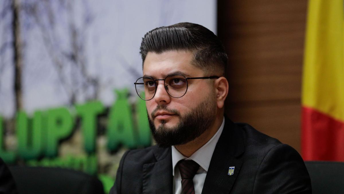 Adrian Cocos care a preluat responsabilitatile lui Negoita suparat din cauza articolelor referitoare la nota sa la bacalaureat