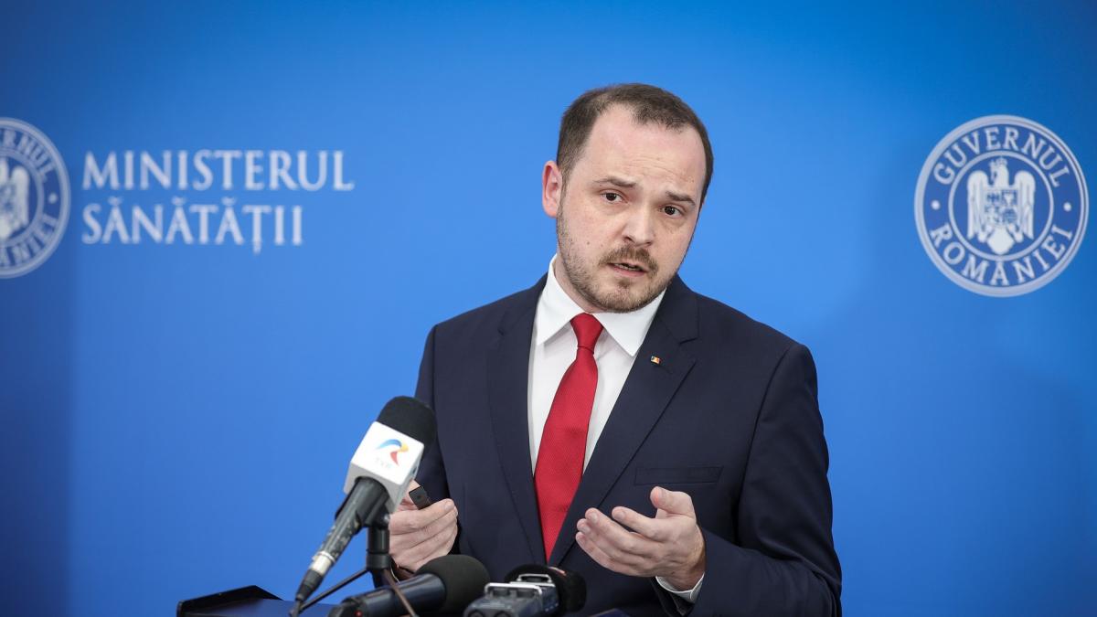 Alexandru Rogobete Conside r ca est e o nebunie ca ministrul Sanatatii sa le spuna oamenilor