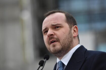 Alexandru Rogobete anunta ca exceptiile pentru neplata primei zile de concediu medical devin aplicabile