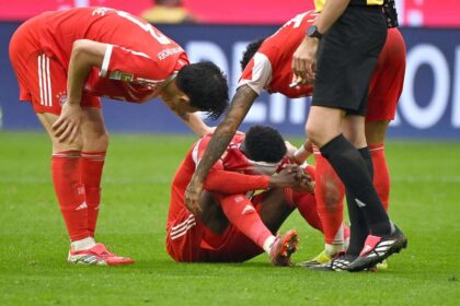 Bayern Munchen confirma Alphonso Davies va lipsi inaintea meciului cu Borussia Dortmund