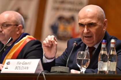 Bolojan propune ca absolventii de Medicina sa fie obligati sa lucreze cativa ani in Romania dupa