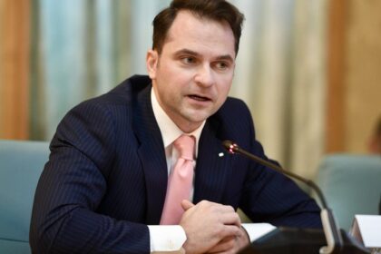 Burduja despre oamenii necorespunzatori din institutiile statului Semneaza pentru miliarde si sunt slab platiti