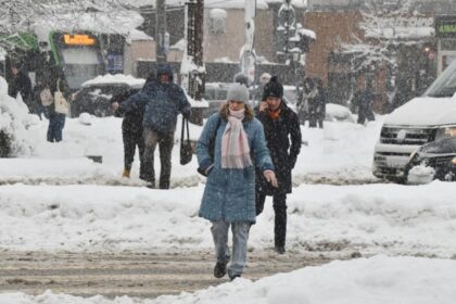 Ciucu sustine ca au fost angajati la deszapezire care au lesinat din cauza efortului Societatea