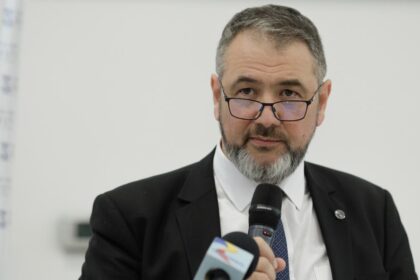 Consilierul lui Nicusor Dan pe probleme de educatie Accesul minorilor la retelele sociale trebuie