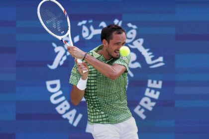 Duelul campionilor de Grand Slam de la Dubai a fost castigat de Medvedev