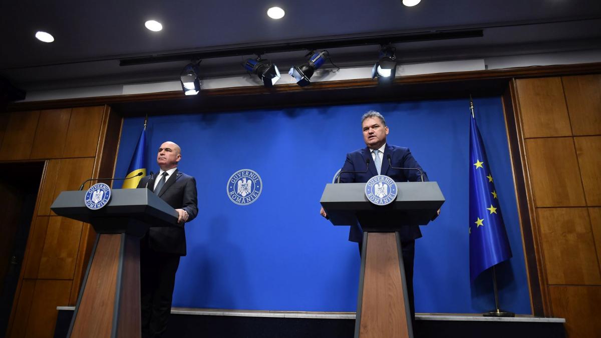 Functionarii Guvernului cer investigarea penala a premierului Bolojan si a ministrului Cseke Attila