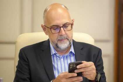 Kelemen Hunor declara ca in familia sa copiii nu au voie sa foloseasca retelele sociale pana la implinirea varstei de 14 ani este necesar