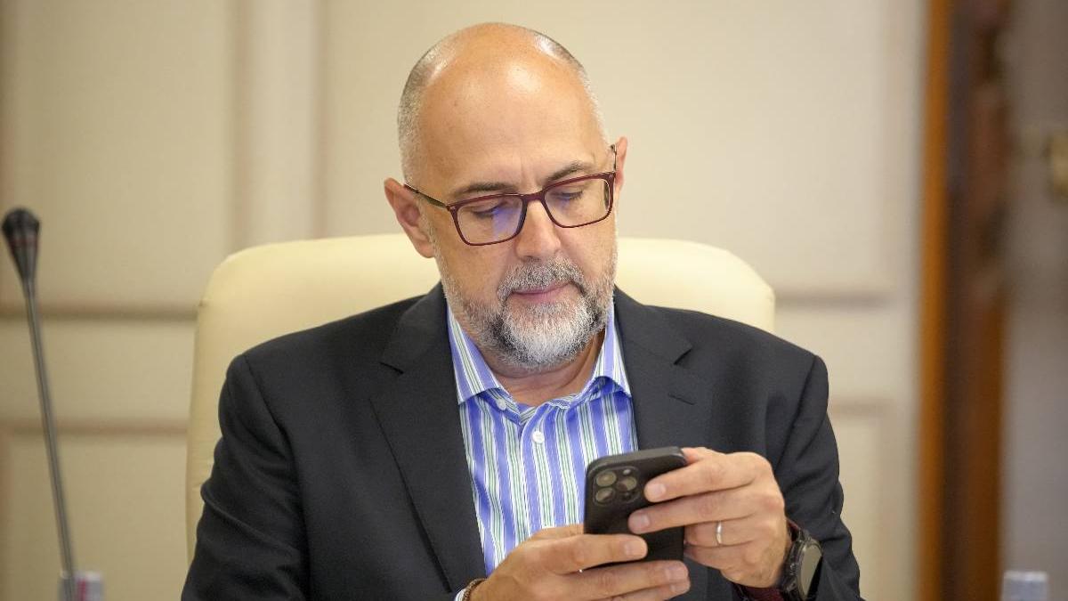 Kelemen Hunor declara ca in familia sa copiii nu au voie sa foloseasca retelele sociale pana la implinirea varstei de 14 ani este necesar