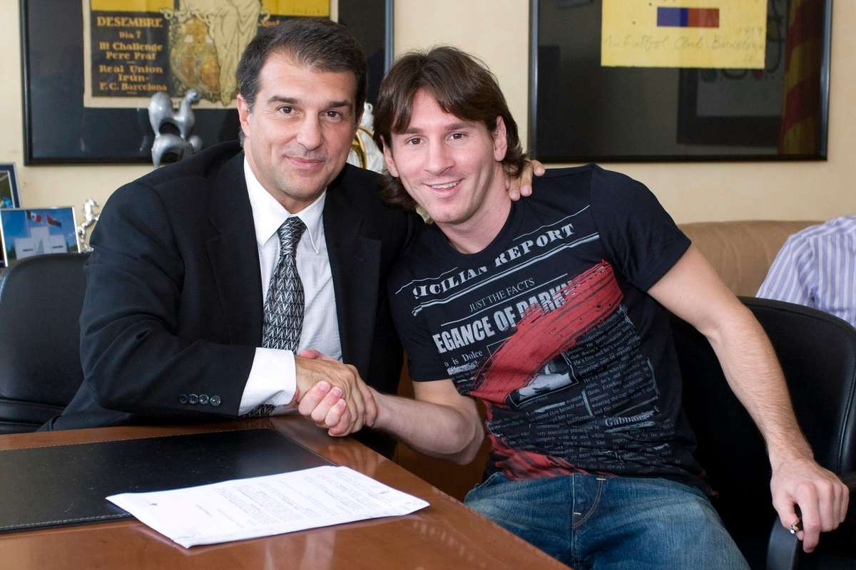 Laporta presedintele Barcelonei Relatia cu Messi s a schimbat M am dus sa l salut iar el