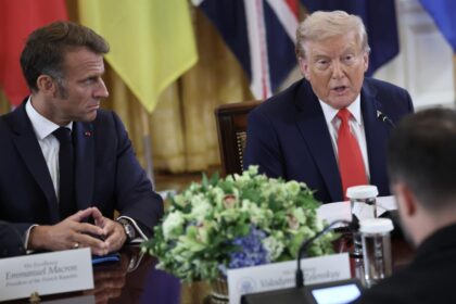 Macron avertizeaza Europa SUA planuiesc sa dezmembreze UE Strategia de a se supune in fata lui