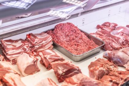 Ministrul Agriculturii intentioneaza sa modifice legislatia Carnea de porc congelata sa nu mai fie