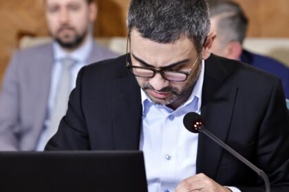 Ministrul Manole vrea sa majoreze indemnizatia pentru copiii cu dizabilitati Intre 80 si 460 de