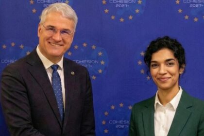 Ministrul Pislaru anunta ca a fost vizitat de Lolita Cercel La fotografiile de la intalnire multi au