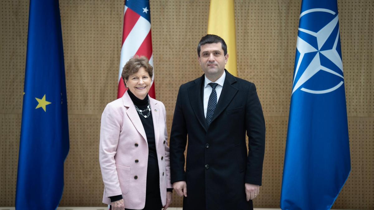 O delegatie a Congresului SUA a e efectuat o vizita in Romania pentru a evalua Centrul de Instruire F16 de la Baza 86