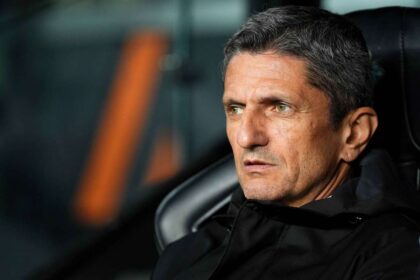 Razvan Lucescu suspendat de UEFA Nu va fi prezent pe banca in meciul tur impotriva echipei lui Ionut Radu