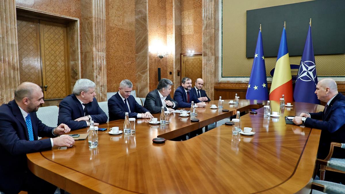 Revolta fara precedent impotriva impozitelor Sute de primari vin la Bucuresti Marti greva in peste