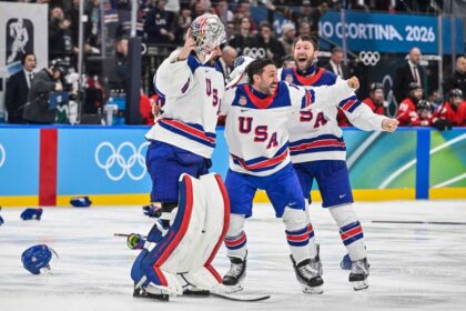 SUA se confrunta cu Canada in prelungiri si castiga medalia de aur olimpica la hochei