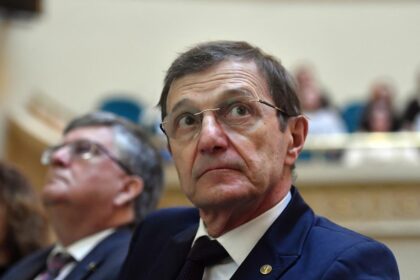 Senatul a renuntat la proiectul ce elimina restrictia de mandate pentru conducerea Academiei Romane dupa scandal