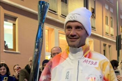 VIDEO Cristian Chivu a purtat flacara olimpica la Milano in ajunul deschiderii Jocurilor Olimpice de iarna