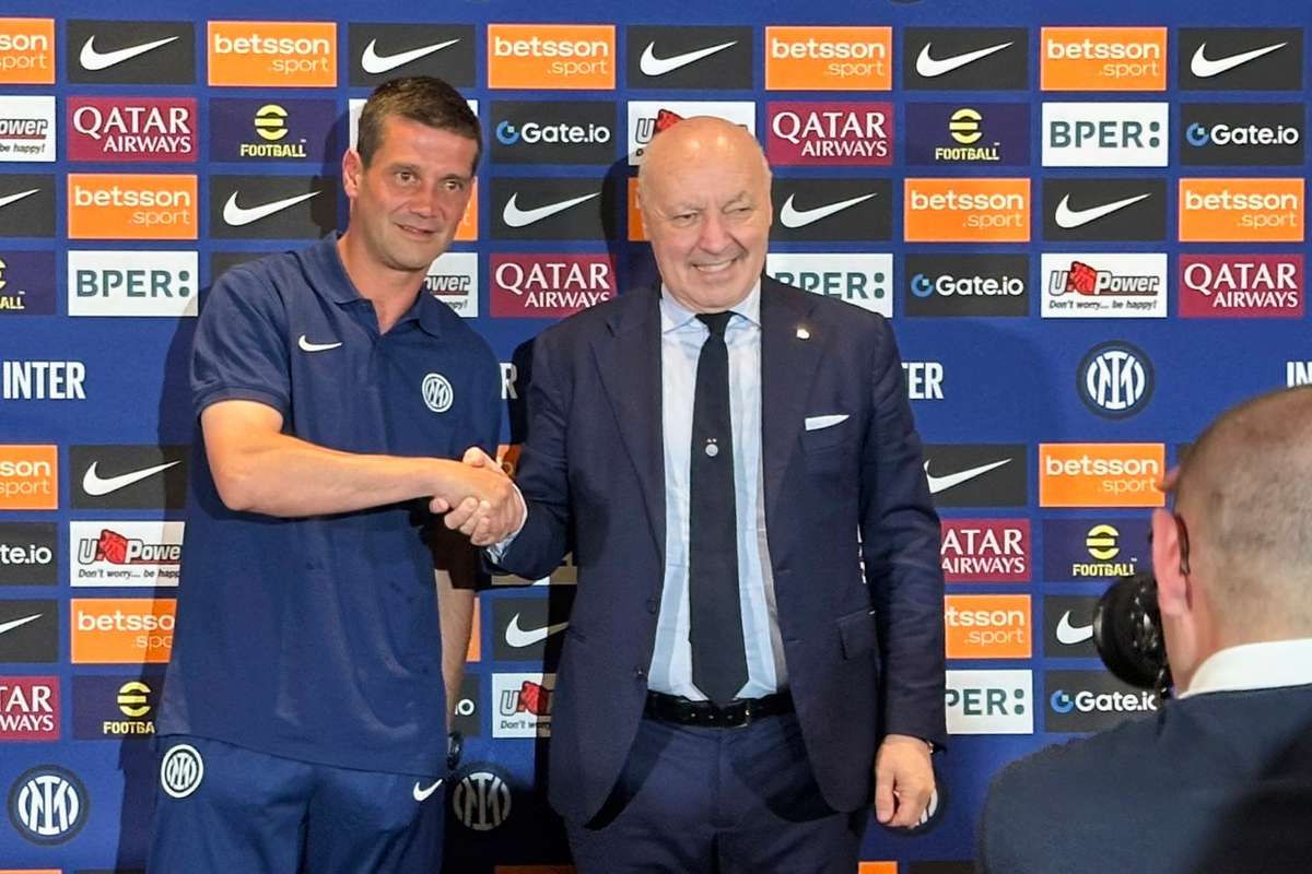 diego simeone ar putea deveni antrenorul echipei inter in locul lui chivu din vara presedintele lui inter a fost foarte