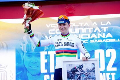 favorit in spania evenepoel isi infrunta timpul si vantul in etapa a doua a turului valenciei
