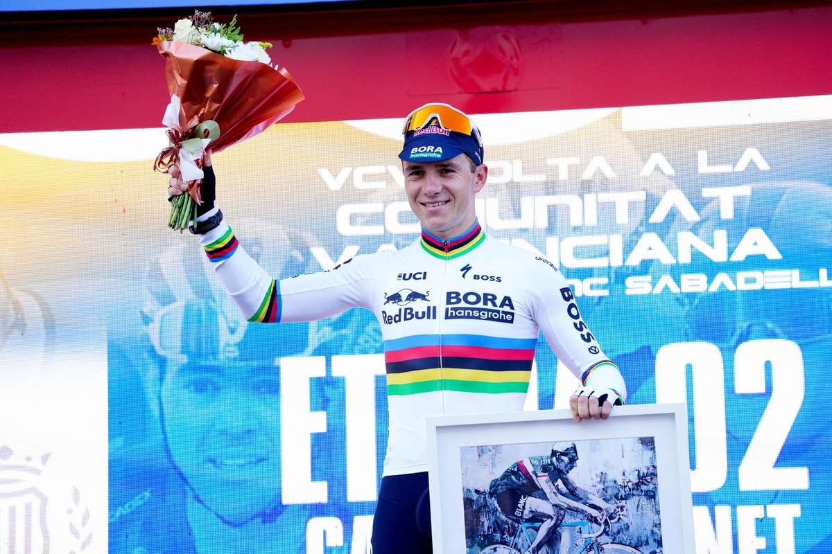 favorit in spania evenepoel isi infrunta timpul si vantul in etapa a doua a turului valenciei