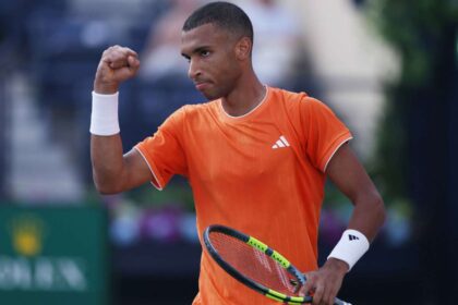 favoritul principal auger aliassime ajunge in sferturile de finala la dubai