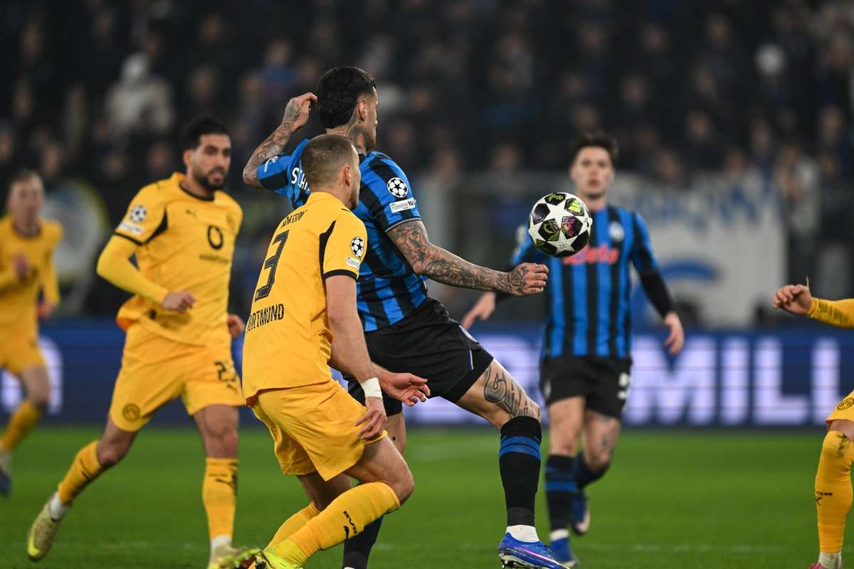 thriller la bergamo desi avea un avantaj de 2 goluri dortmund este eliminata in ultima clipa dupa o actiune kung fu