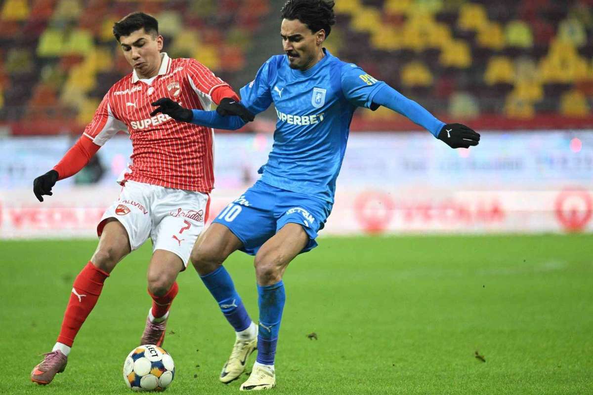 video incidente controversate dupa meciul dinamo universitatea craiova kovacs a fost lovit de un obiect din tribuna iar baiaram a scuipat un suporter