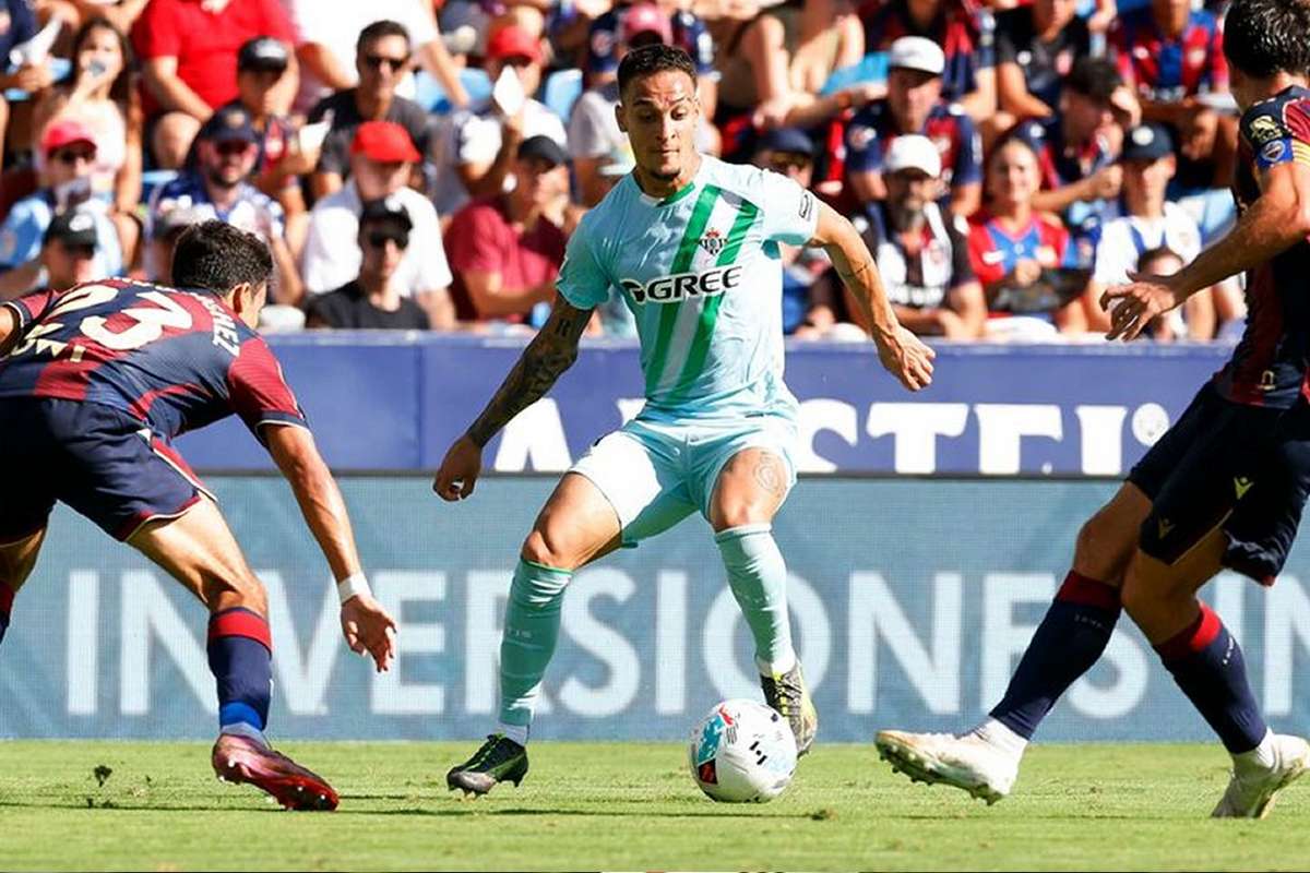 Antony implicat intr un incident cu suporterii lui Real Betis dupa egalul cu Sevilla