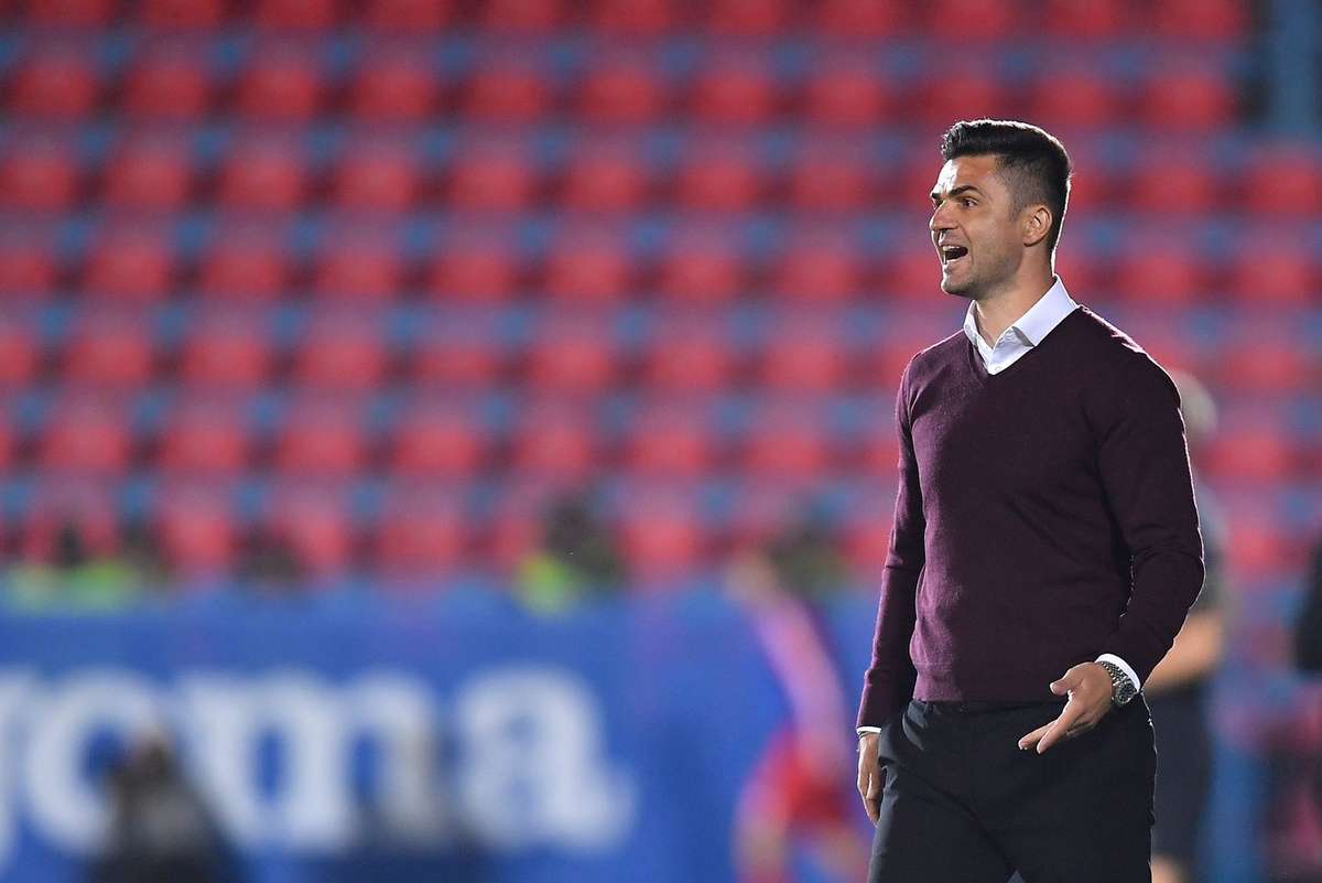CS Dinamo ii blocheaza transferul lui Florin Bratu Antrenorul nu va putea semna cu Metaloglobus