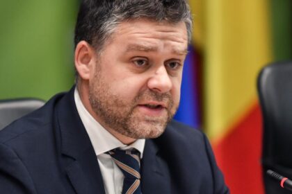 Ciucu sustine ca telefonul sau suna in draci din cauza eliminarii parcarilor ilegale de pe trotuar