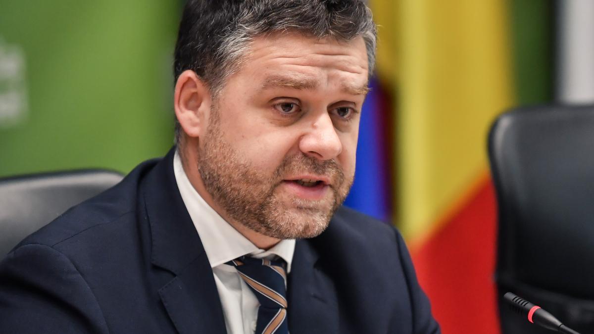 Ciucu sustine ca telefonul sau suna in draci din cauza eliminarii parcarilor ilegale de pe trotuar