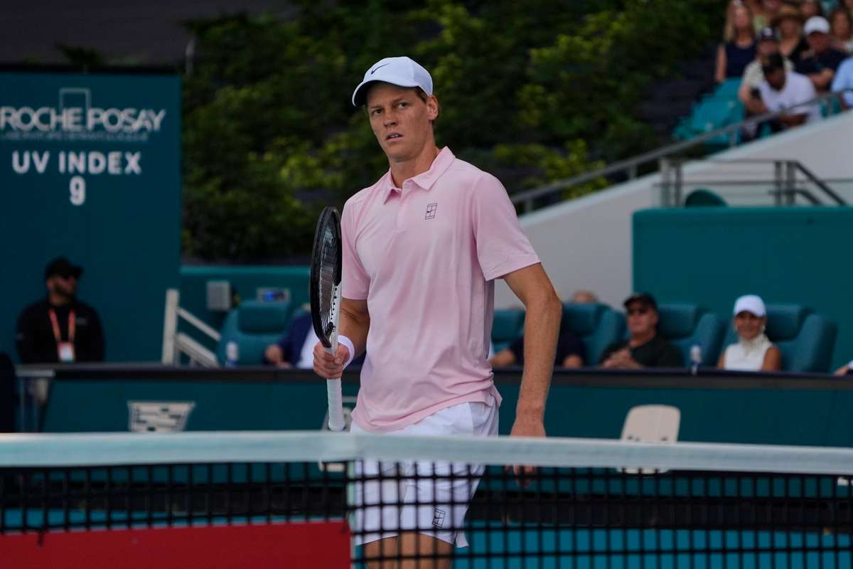 Jannik Sinner si Jessica Pegula avanseaza usor in turul al treispea la Miami Open