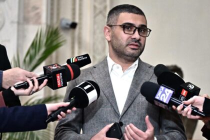 Manole il acuza pe Pislaru ca minte in legatura cu un miliard de euro pentru pensionari din