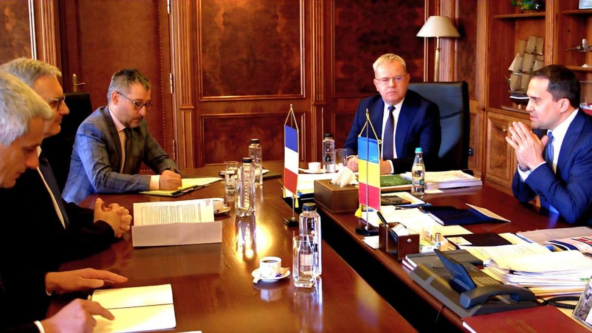 Ministrul Transporturilor intalniri cu ambasadorul Frantei in legatura cu investitiile bazate pe pozitia