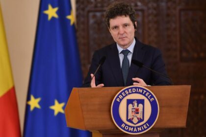 Nicusor Dan a semnat legea care interzice angajarea agresorilor sexuali in scoli spitale sau