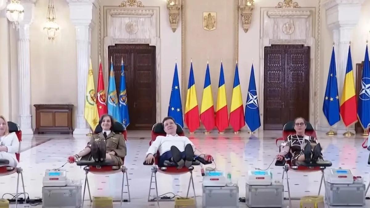 Nicussor Dan a donat sange la Palatul Cotroceni alaturi de alti angajati Astfel de gesturi