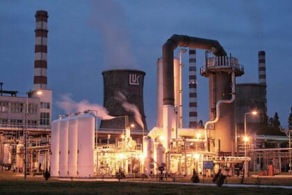Romania asteapta o derogare din partea lui Trump pentru repornirea rafinariei Petrotel detinute de rusii de la Lukoil