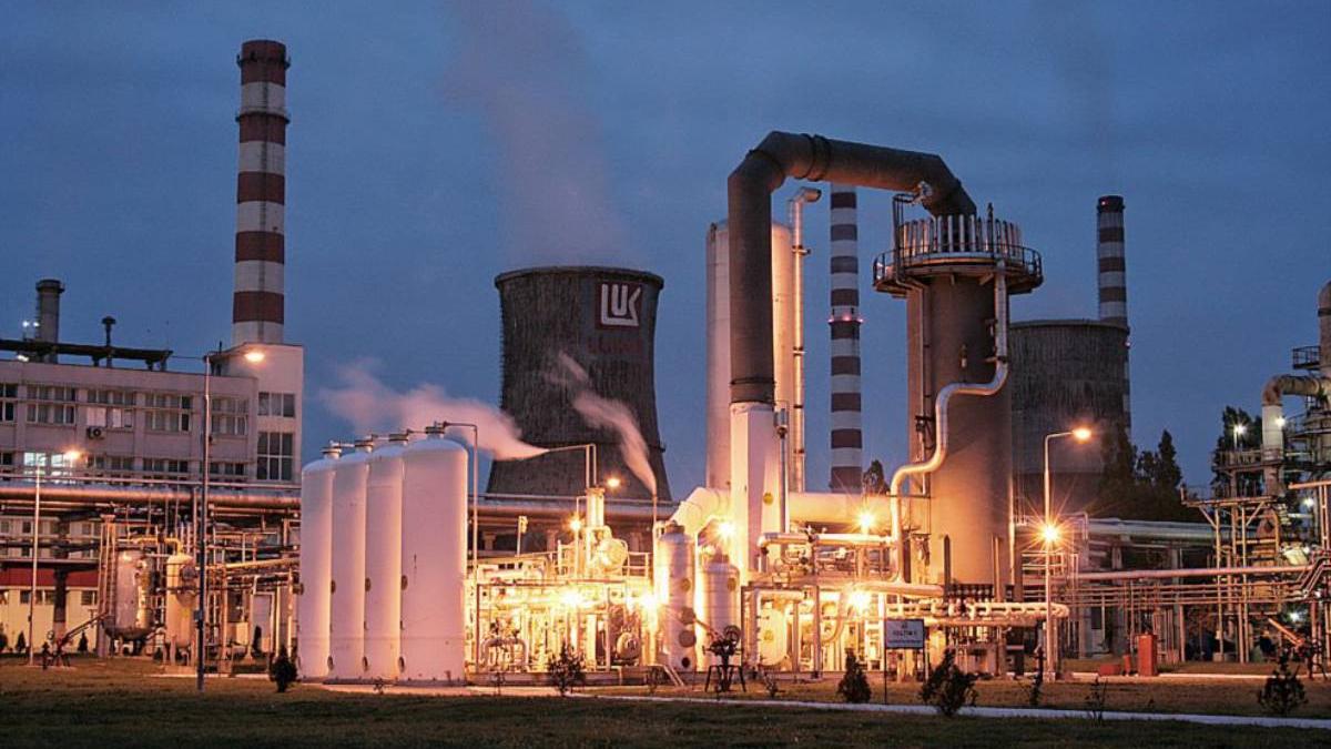 Romania asteapta o derogare din partea lui Trump pentru repornirea rafinariei Petrotel detinute de rusii de la Lukoil
