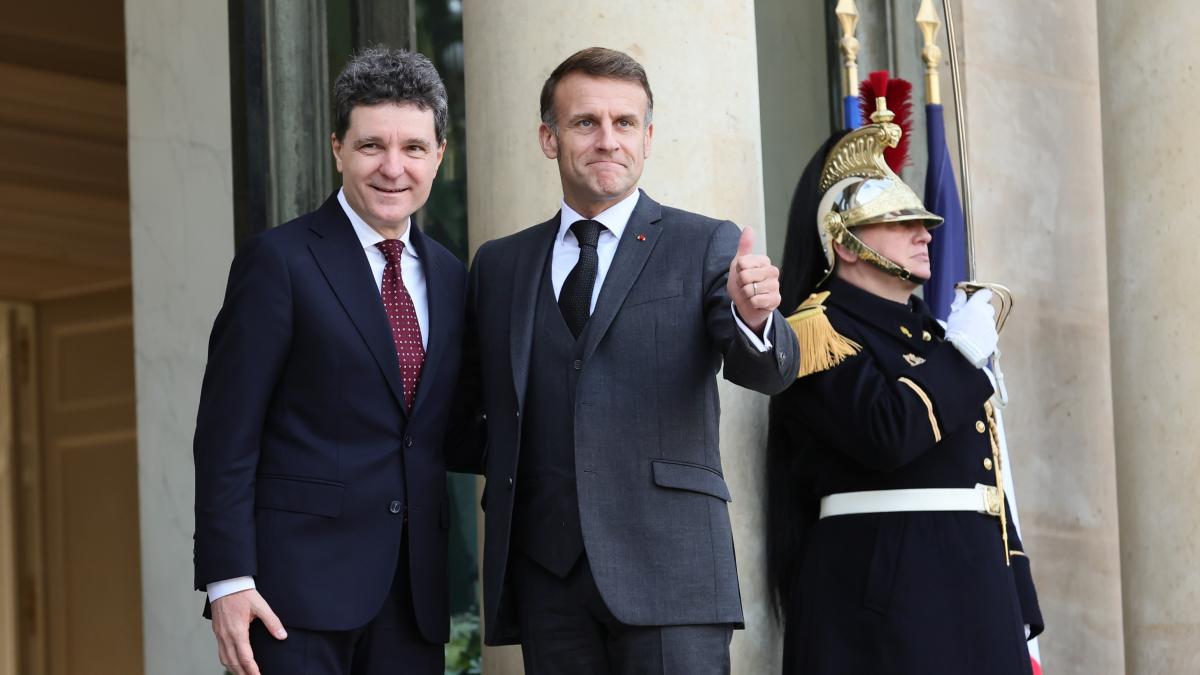 Surse Romania analizeaza de mai mult timp oferta lui Macron de a beneficia de protectia nucleara a