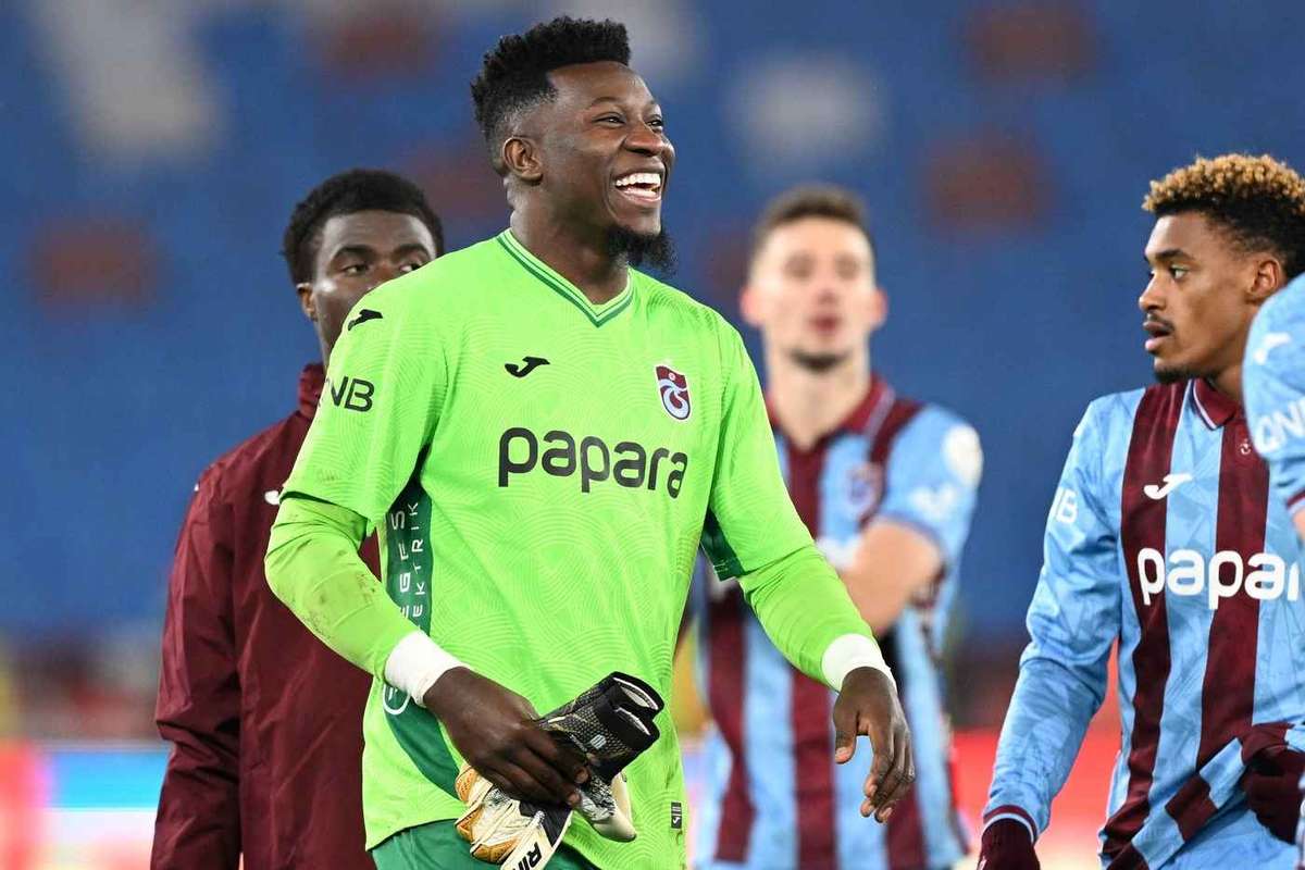 Trabzonspor vizeaza achizitionarea permanenta a lui Onana insa Manchester United cere o suma considerabila pentru acesta conform surselor din Turcia