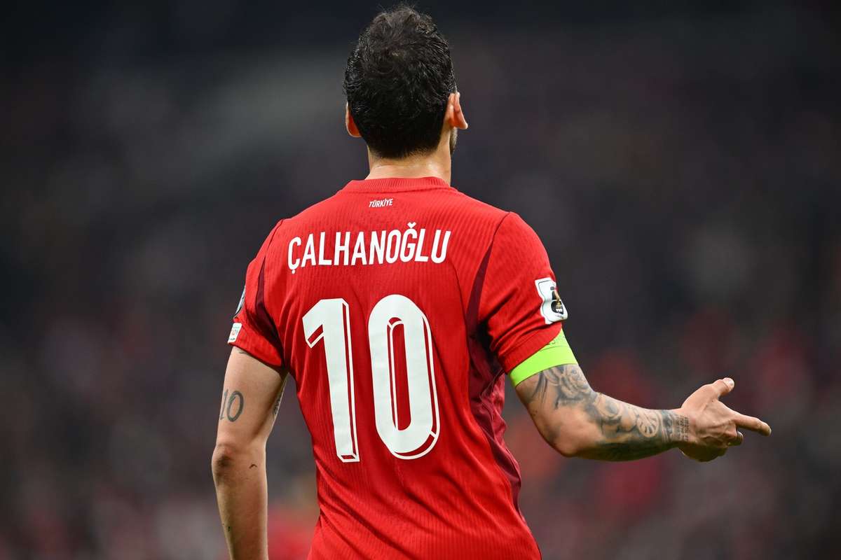 Turcii aleg varianta sigura Galatasaray negociaza transferul lui Calhanoglu de la Inter
