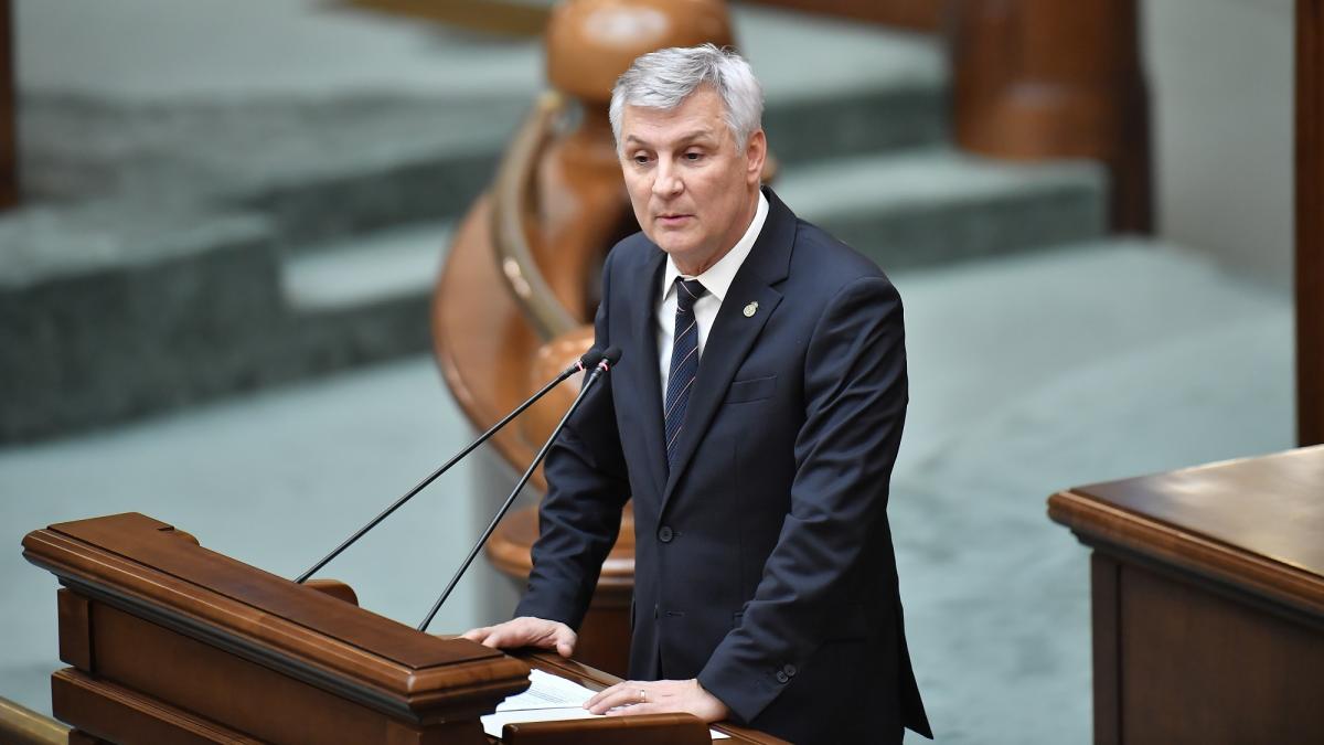Zamfir Trei secretari generali adjuncti la Senat in loc de doi Situatia trebuie remediata