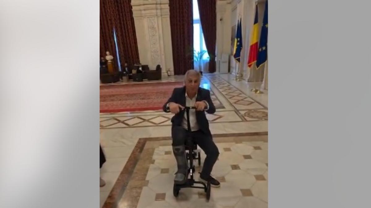 deputatul PSD daniel zamfir tinta ironiilor din partea USR dupa ce a sosit in parlament cu o trotineta ortopedica